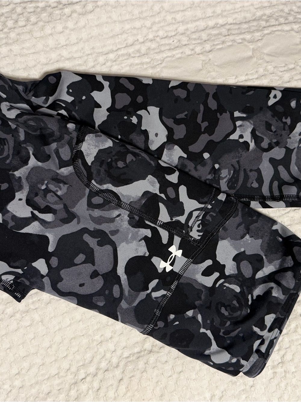 Under Armour Women’s Black & Gray Camo leggings